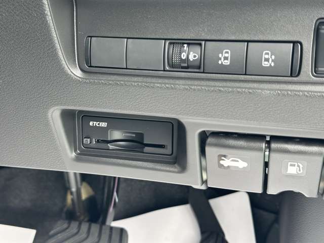日産 セレナ １．４ Ｅ－ＰＯＷＥＲ ハイウェイスターＶ ＮＩＳＳＡＮＣＯＮＮＥＣＴインフォテインメントシステム装着車 R8年 (東海) 99