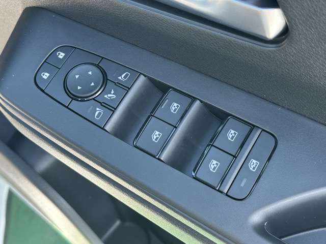 日産 セレナ ２．０ ハイウェイスターＶ ＮＩＳＳＡＮＣＯＮＮＥＣＴインフォテインメントシステム装着車 R8年 (東海) 99