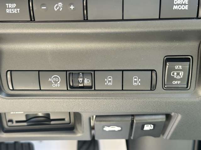 日産 セレナ ２．０ ハイウェイスターＶ ＮＩＳＳＡＮＣＯＮＮＥＣＴインフォテインメントシステム装着車 R8年 (東海) 99