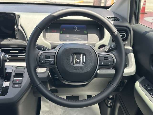 ホンダ フリード　ハイブリッド １．５ Ｅ：ＨＥＶ クロスター R8年 (東海) 99