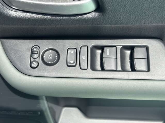 ホンダ フリード　ハイブリッド １．５ Ｅ：ＨＥＶ クロスター R8年 (東海) 99