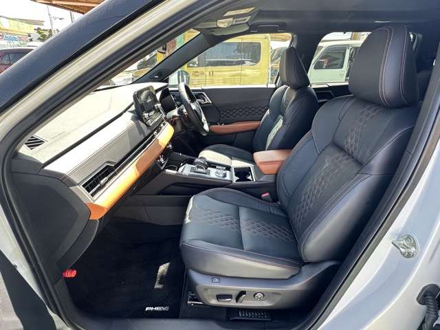 三菱 アウトランダーＰＨＥＶ ＰＨＥＶ ２．４ Ｐ ４ＷＤ R5年 (東海) 99