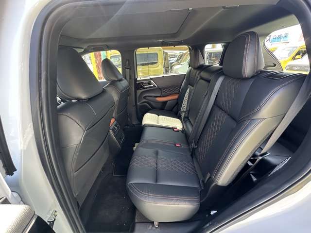三菱 アウトランダーＰＨＥＶ ＰＨＥＶ ２．４ Ｐ ４ＷＤ R5年 (東海) 99