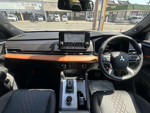 三菱 アウトランダーＰＨＥＶ ＰＨＥＶ ２．４ Ｐ ４ＷＤ R5年 (東海) 99