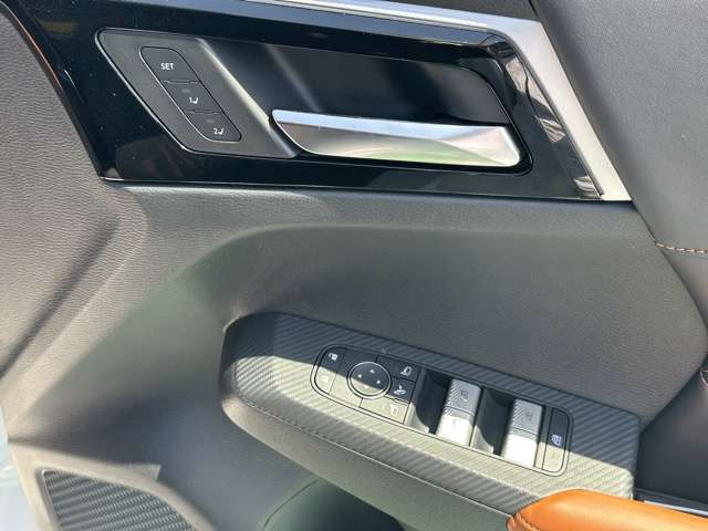 三菱 アウトランダーＰＨＥＶ ＰＨＥＶ ２．４ Ｐ ４ＷＤ R5年 (東海) 99