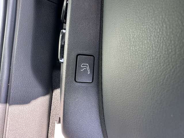 三菱 アウトランダーＰＨＥＶ ＰＨＥＶ ２．４ Ｐ ４ＷＤ R5年 (東海) 99