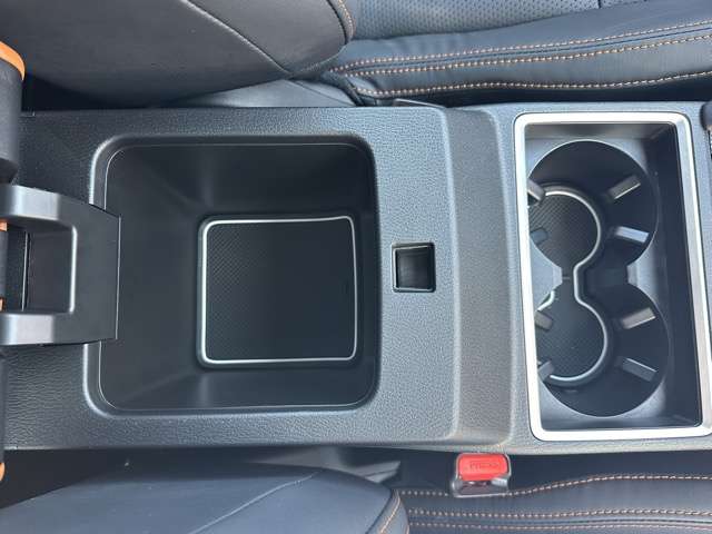 三菱 アウトランダーＰＨＥＶ ＰＨＥＶ ２．４ Ｐ ４ＷＤ R5年 (東海) 99