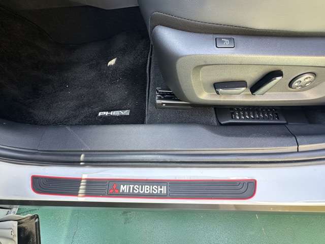 三菱 アウトランダーＰＨＥＶ ＰＨＥＶ ２．４ Ｐ ４ＷＤ R5年 (東海) 99