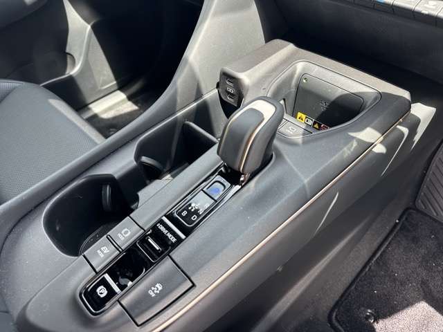 トヨタ クラウン　クロスオーバー　ハイブリッド ２．５ Ｇ アドバンスト レザー パッケージ Ｅ－ＦＯＵＲ ４ＷＤ R5年 (東海) 99