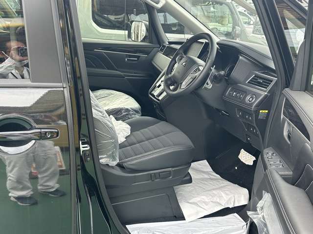 三菱 デリカ　Ｄ：５ ２．２ シャモニー 電動サイドステップ非装着車 ディーゼルターボ ４ＷＤ R7年 (東海) 99