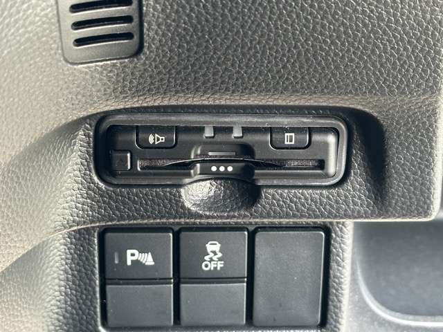 ホンダ Ｎ　ＢＯＸ カスタム ６６０ Ｌ R5年 (東海) 99