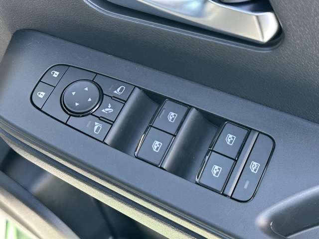 日産 セレナ １．４ Ｅ－ＰＯＷＥＲ ハイウェイスターＶ 日産オリジナルナビ取付パッケージ装着車 R8年 (東海) 99