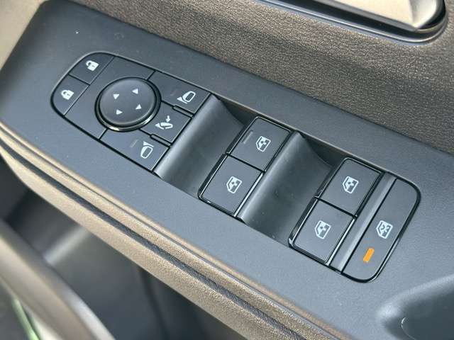 日産 セレナ ２．０ ＡＵＴＥＣＨ ライン 日産オリジナルナビ取付パッケージ装着車 R8年 (東海) 99