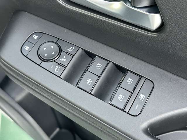 日産 セレナ ２．０ ハイウェイスターＶ ＮＩＳＳＡＮＣＯＮＮＥＣＴインフォテインメントシステム装着車 R8年 (東海) 99