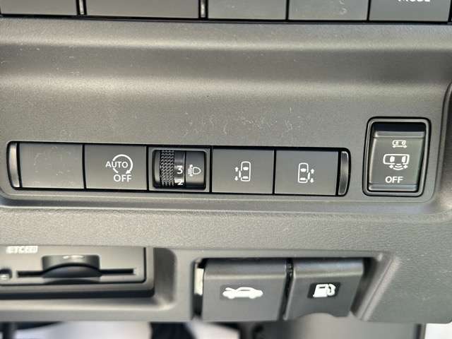 日産 セレナ ２．０ ハイウェイスターＶ ＮＩＳＳＡＮＣＯＮＮＥＣＴインフォテインメントシステム装着車 R8年 (東海) 99