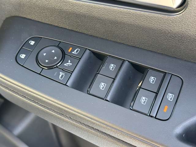 日産 セレナ １．４ Ｅ－ＰＯＷＥＲ ハイウェイスターＶ ＮＩＳＳＡＮＣＯＮＮＥＣＴインフォテインメントシステム装着車 R8年 (東海) 99