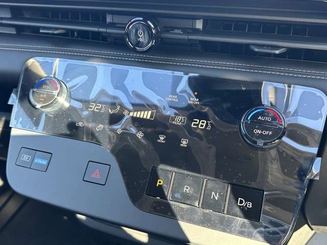 日産 セレナ １．４ Ｅ－ＰＯＷＥＲ ハイウェイスターＶ ＮＩＳＳＡＮＣＯＮＮＥＣＴインフォテインメントシステム装着車 R8年 (東海) 99