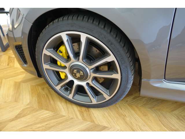 アバルト ６９５Ｃ ツーリズモ ５ＭＴ R6年 () 99