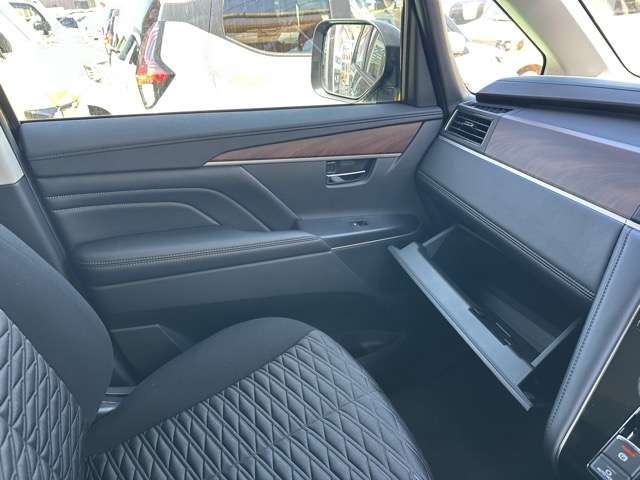 三菱 デリカ　Ｄ：５ ２．２ Ｐ ディーゼルターボ ４ＷＤ R7年 (東海) 99