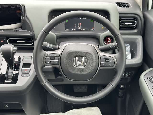 ホンダ フリード　ハイブリッド １．５ Ｅ：ＨＥＶ クロスター R8年 (東海) 99