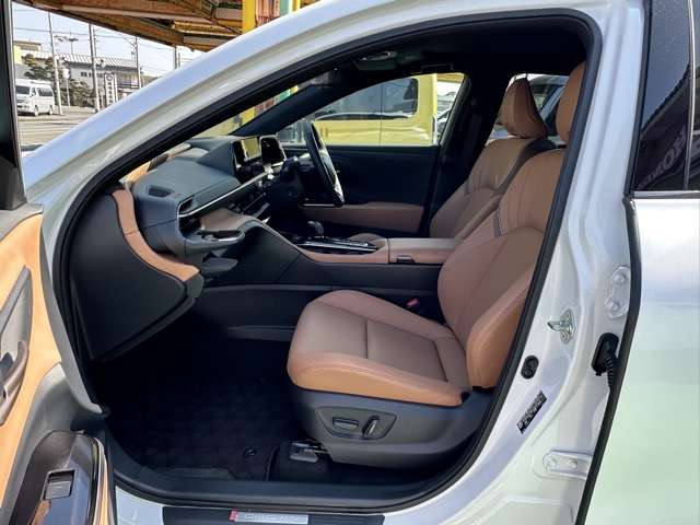 トヨタ クラウン　スポーツ　ハイブリッド ２．５ Ｚ Ｅ－ＦＯＵＲ ４ＷＤ R6年 (東海) 99