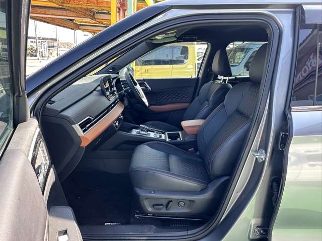 三菱 アウトランダーＰＨＥＶ ＰＨＥＶ ２．４ Ｐ ４ＷＤ R5年 (東海) 99