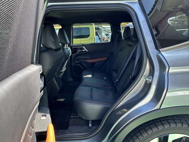 三菱 アウトランダーＰＨＥＶ ＰＨＥＶ ２．４ Ｐ ４ＷＤ R5年 (東海) 99