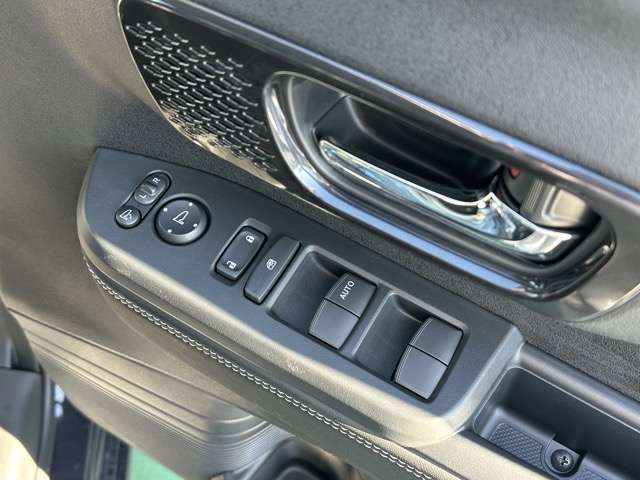 ホンダ Ｎ　ＢＯＸ カスタム ６６０ コーディネートスタイル ２トーン R7年 (東海) 99