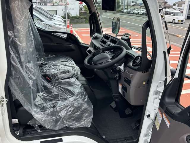 三菱フソウ キャンター ３．０ ダブルキャブ 全低床 ディーゼルターボ R7年 (東海) 99