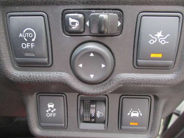 日産 ノート １．２ Ｘ ＤＩＧ－Ｓ H27年 () 99