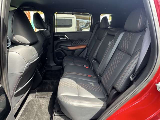 三菱 アウトランダーＰＨＥＶ ＰＨＥＶ ２．４ Ｐ ４ＷＤ R6年 (東海) 99