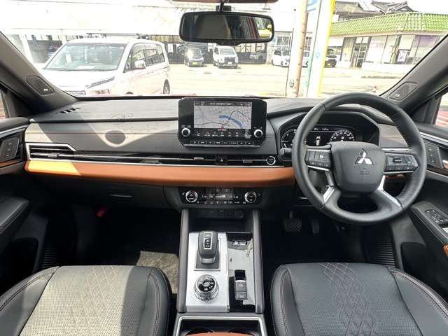 三菱 アウトランダーＰＨＥＶ ＰＨＥＶ ２．４ Ｐ ４ＷＤ R6年 (東海) 99