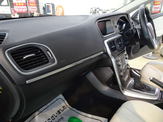 ボルボ Ｖ４０ Ｄ４ ディーゼルターボ H28年 () 99
