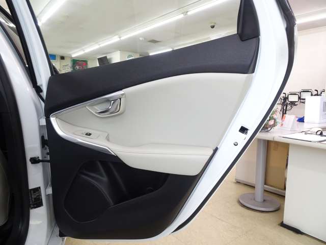 ボルボ Ｖ４０ Ｄ４ ディーゼルターボ H28年 () 99