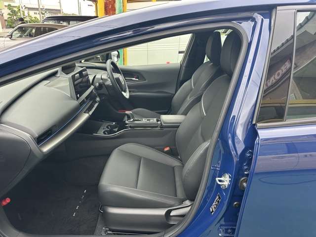 トヨタ プリウス ２．０ Ｚ Ｅ－ＦＯＵＲ ４ＷＤ R5年 (東海) 99