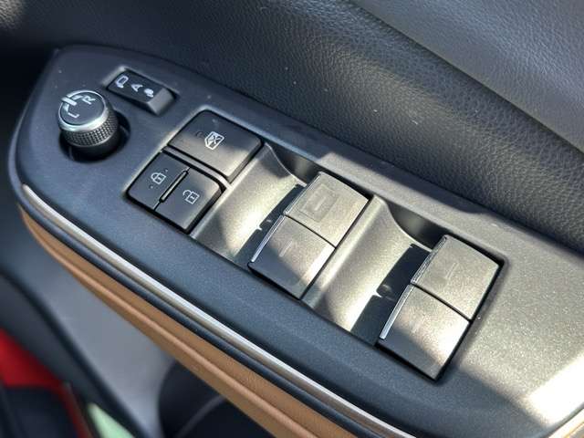 トヨタ クラウン　クロスオーバー　ハイブリッド ２．４ ＲＳ アドバンスト Ｅ－ＦＯＵＲ ＡＤＶＡＮＣＥＤ ４ＷＤ R4年 (東海) 99