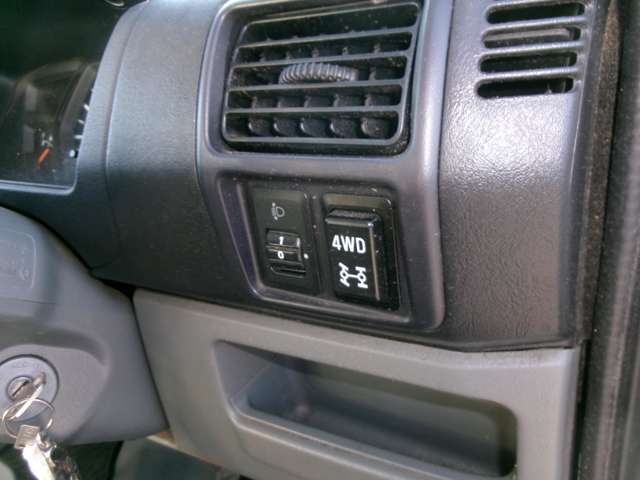 三菱 ミニキャブトラック ６６０ ＶＸ－ＳＥ エアコン付 ４ＷＤ H20年 () 99