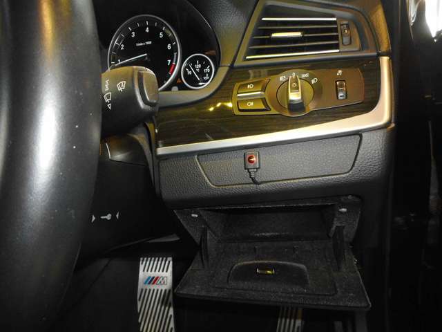 ＢＭＷ ５シリーズ ５２３Ｉ Ｍスポーツパッケージ H24年 () 99