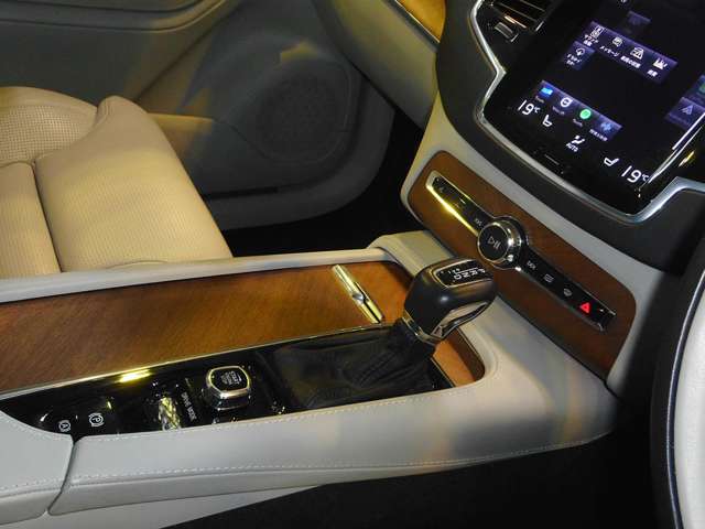 ボルボ ＸＣ９０ Ｄ５ ＡＷＤ インスクリプション ディーゼルターボ ４ＷＤ R2年 () 99