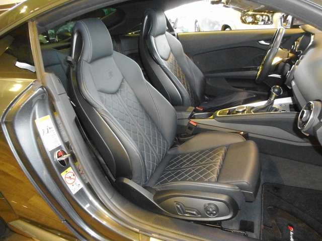 アウディ ＴＴＳ ２．０ ４ＷＤ R2年 () 99