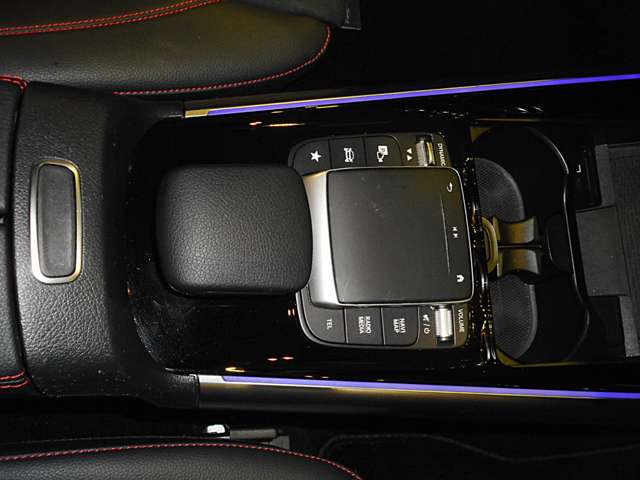 メルセデスベンツ ＧＬＡクラス ＧＬＡ２００ Ｄ ４マチック ＡＭＧライン ディーゼルターボ ４ＷＤ R3年 () 99