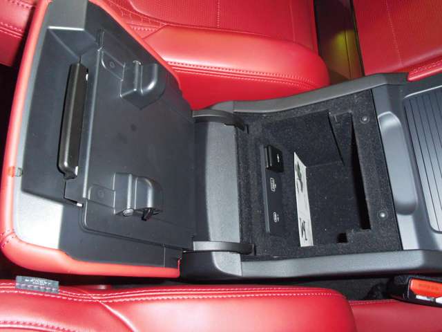 ジャガー Ｆペイス Ｒダイナミック ＨＳＥ ２．０Ｌ Ｐ２５０ ４ＷＤ R3年 () 99