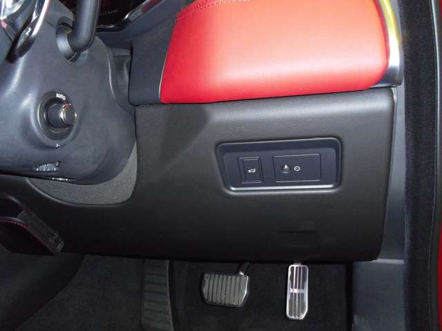 ジャガー Ｆペイス Ｒダイナミック ＨＳＥ ２．０Ｌ Ｐ２５０ ４ＷＤ R3年 () 99