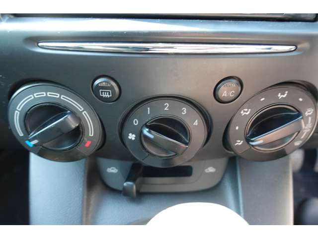 マツダ デミオ １．３ １３Ｃ－Ｖ スマートエディション H24年 (九州・沖縄) 99
