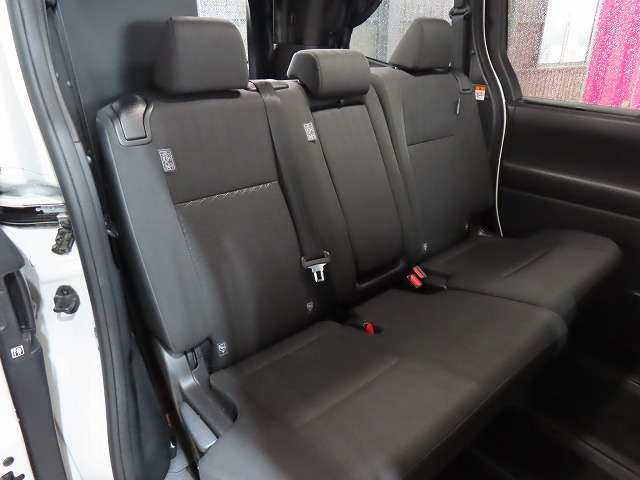 トヨタ ノア ２．０ Ｓ－Ｇ ４ＷＤ R5年 (関東) 99
