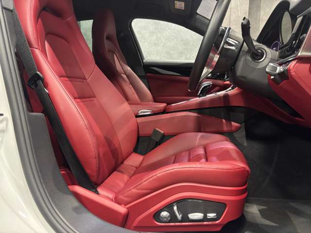 ポルシェ パナメーラ ターボ ＰＤＫ ４ＷＤ R1年 (関東) 99