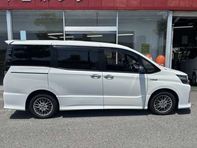 トヨタ ヴォクシー １．８ ハイブリッド ＺＳ 煌ＩＩ H28年 (中国) 99