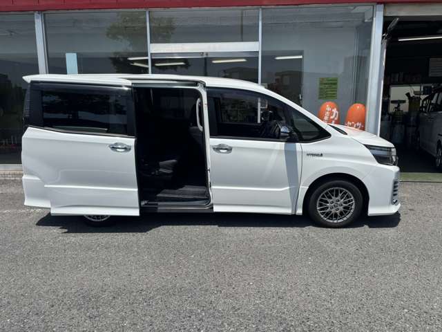 トヨタ ヴォクシー １．８ ハイブリッド ＺＳ 煌ＩＩ H28年 (中国) 99