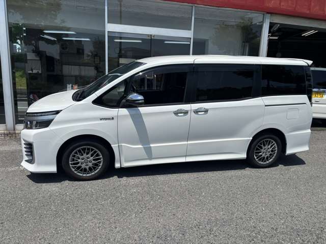 トヨタ ヴォクシー １．８ ハイブリッド ＺＳ 煌ＩＩ H28年 (中国) 99