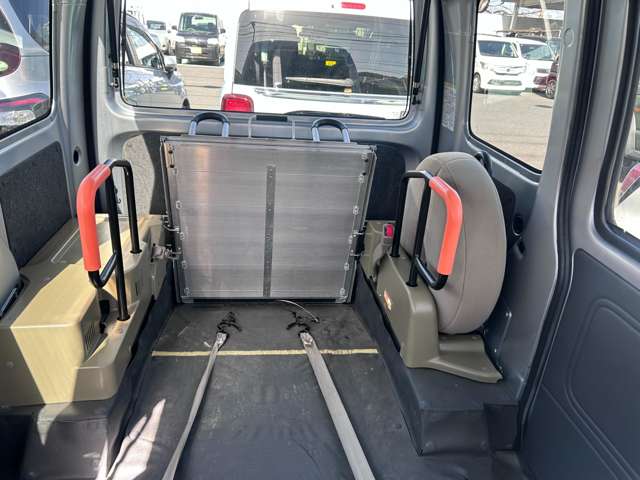 ダイハツ ハイゼットカーゴ ６６０ スローパー リヤシートレス仕様 ４ＷＤ H22年 () 99